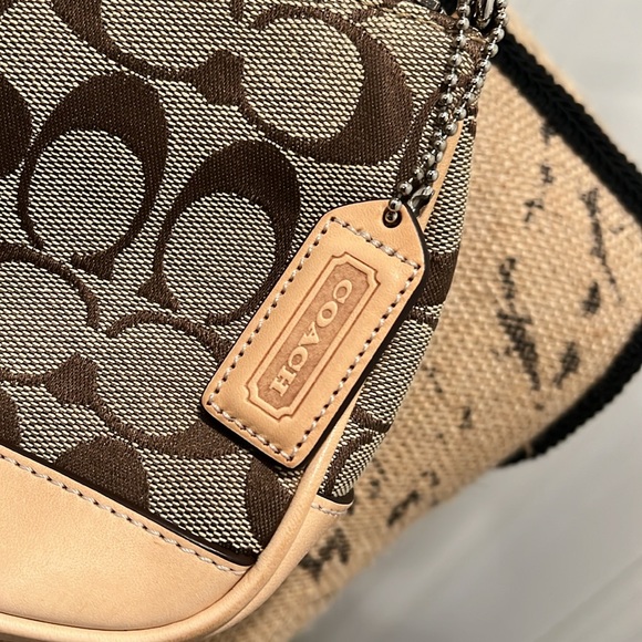 COACH Handbag and Bucket Cap bundle. Excellent Pre-Loved Condition. Authentic - Picture 8 of 16